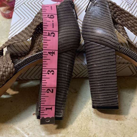 Vince Camuto signature sandals size 9 - Picture 7 of 7